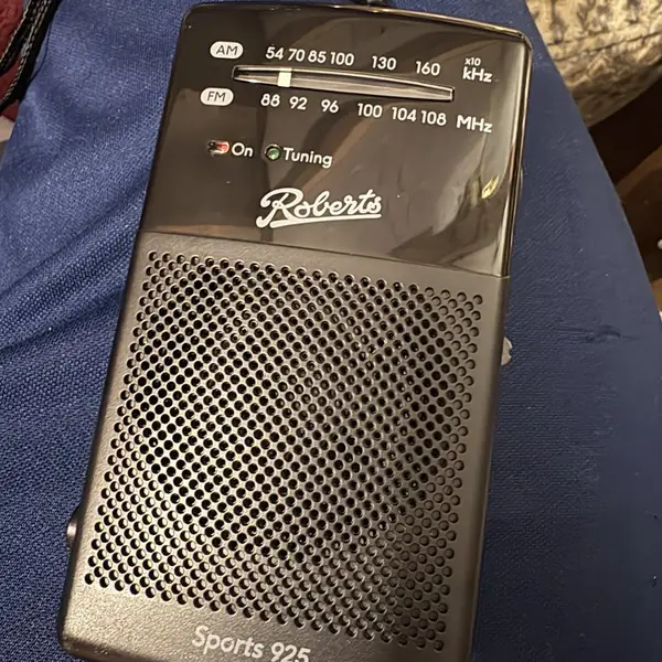 Battery AM/FM radio
